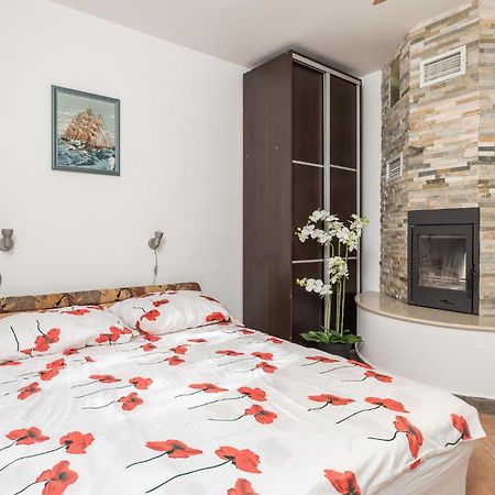 1 Bedroom Beautiful Apartment In Vrh Vrh  Extérieur photo