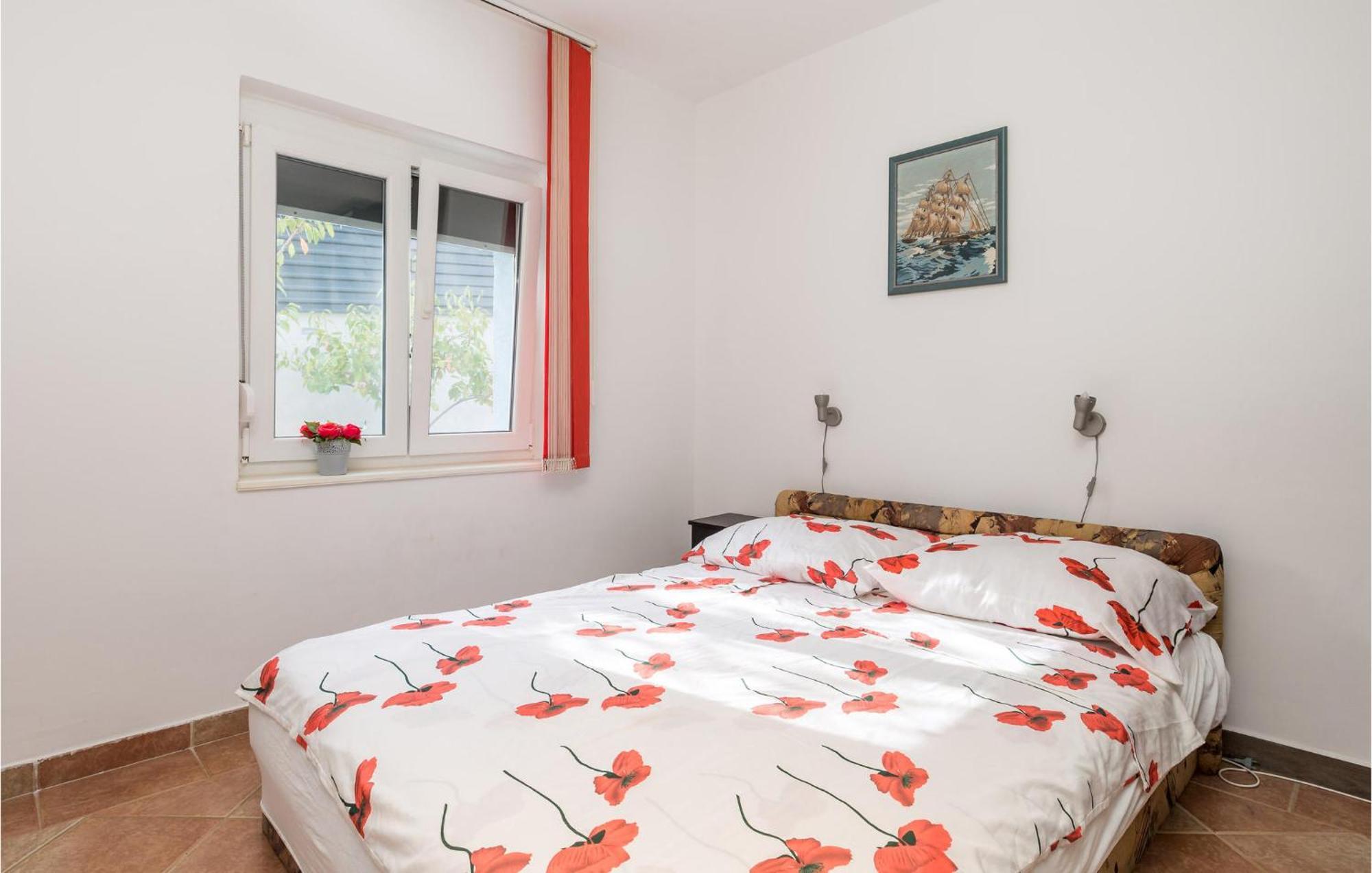 1 Bedroom Beautiful Apartment In Vrh Vrh  Extérieur photo